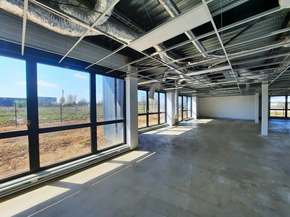 Immeuble neuf (2025) de bureaux - ERP cat 5 / 195 personnes + parkings.