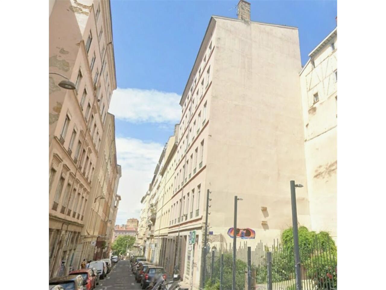 Installez votre activité au cœur de la Presqu'île lyonnaise, dans le quartier vivant et recherché des pentes de la Croix-Rousse.