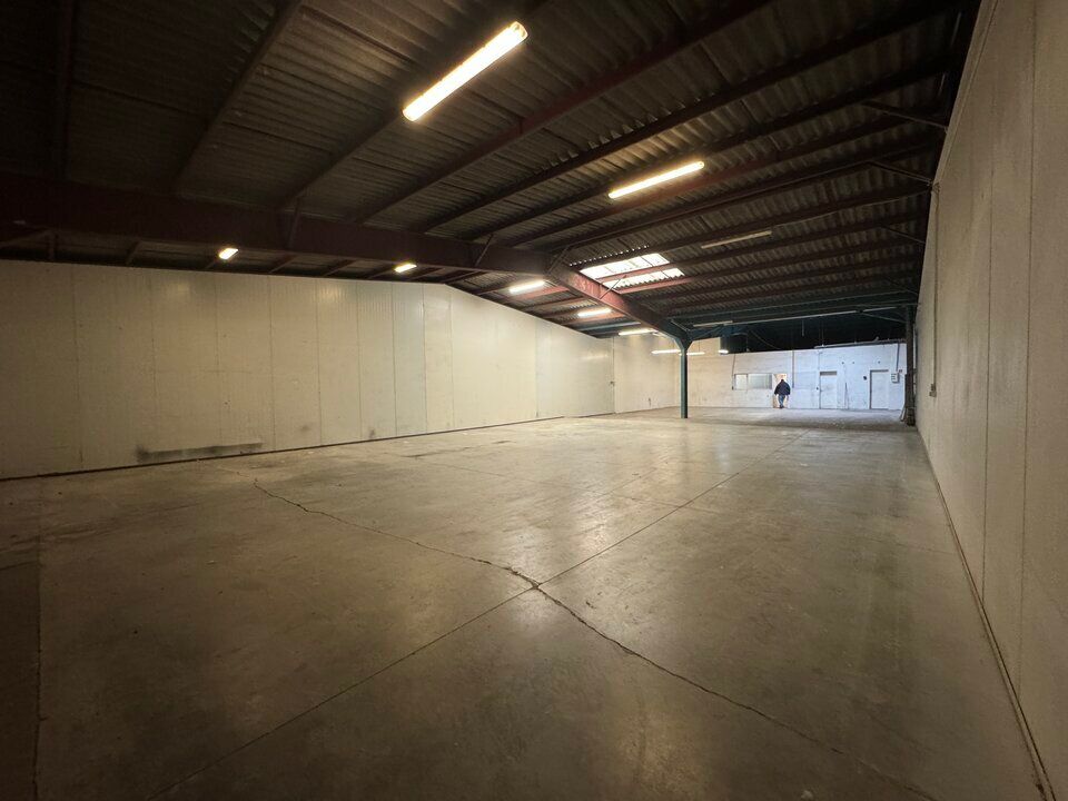 Location local d''activites 450 m² non divisibles