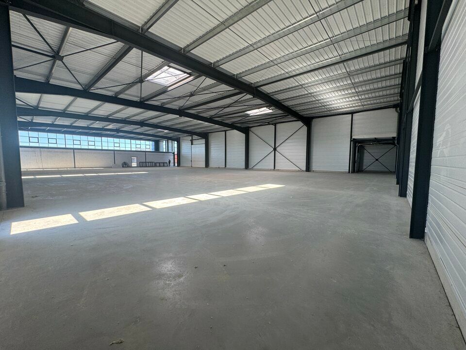 Location local d''activites 1640 m² non divisibles