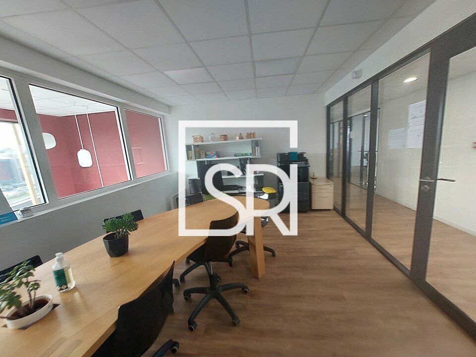 Location bureaux 242 m² non divisibles
