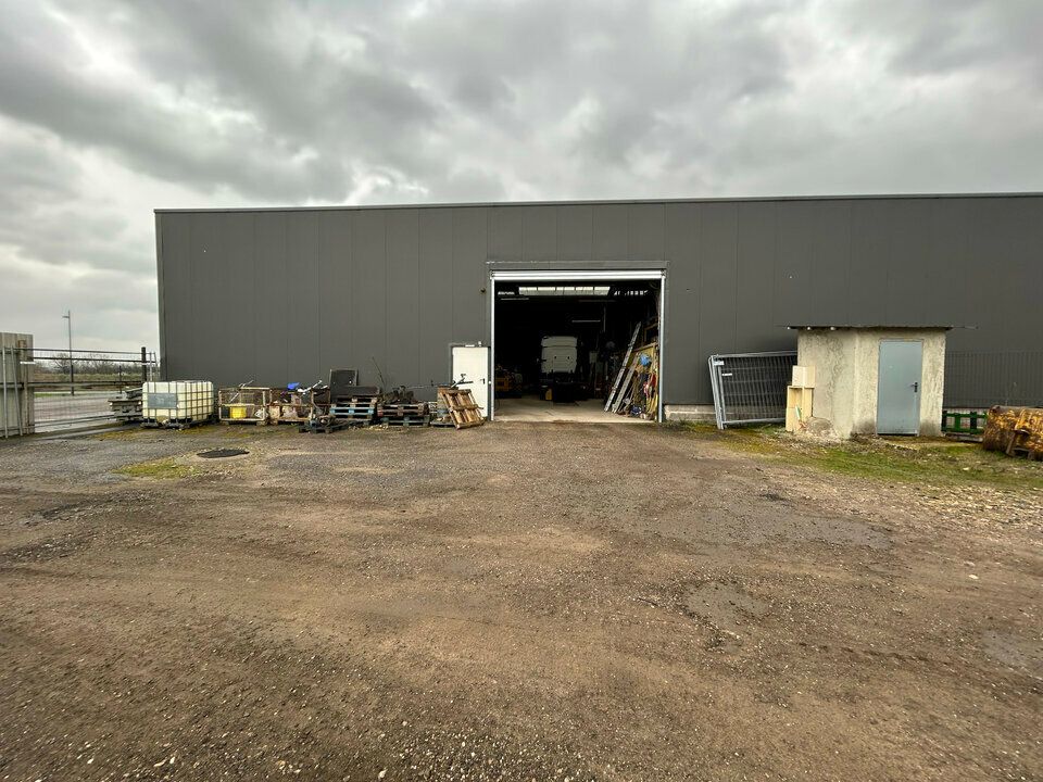 Location local d''activites 400 m² non divisibles