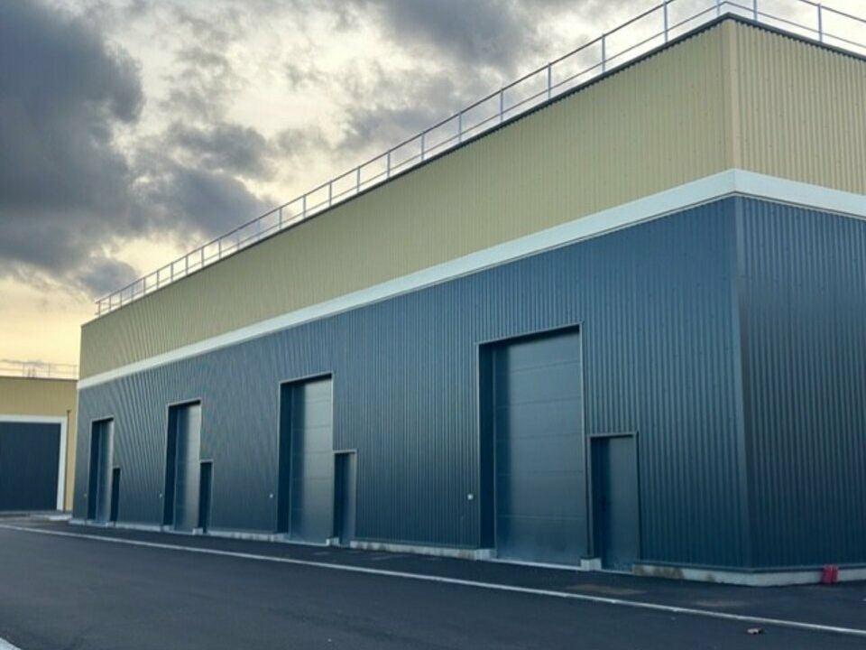 Vente local d''activites 1398 m² divisibles à partir de 147 m²