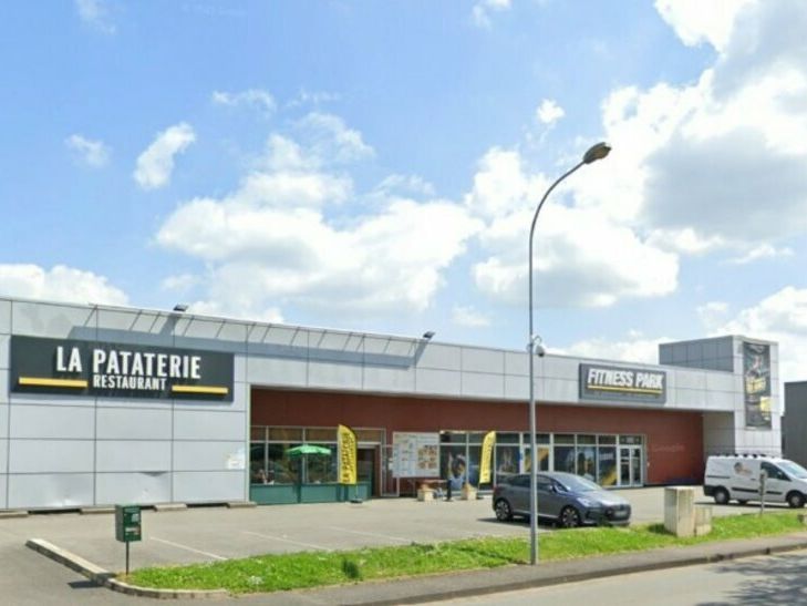 Location local commercial 476 m² non divisibles