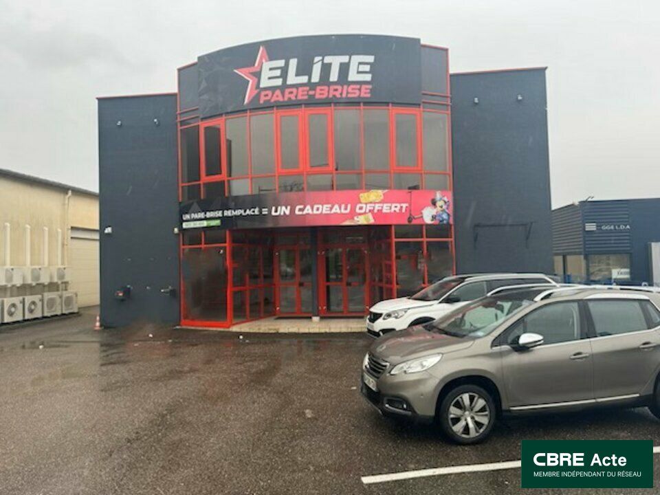 Vente local d''activites 590 m² divisibles à partir de 144 m²