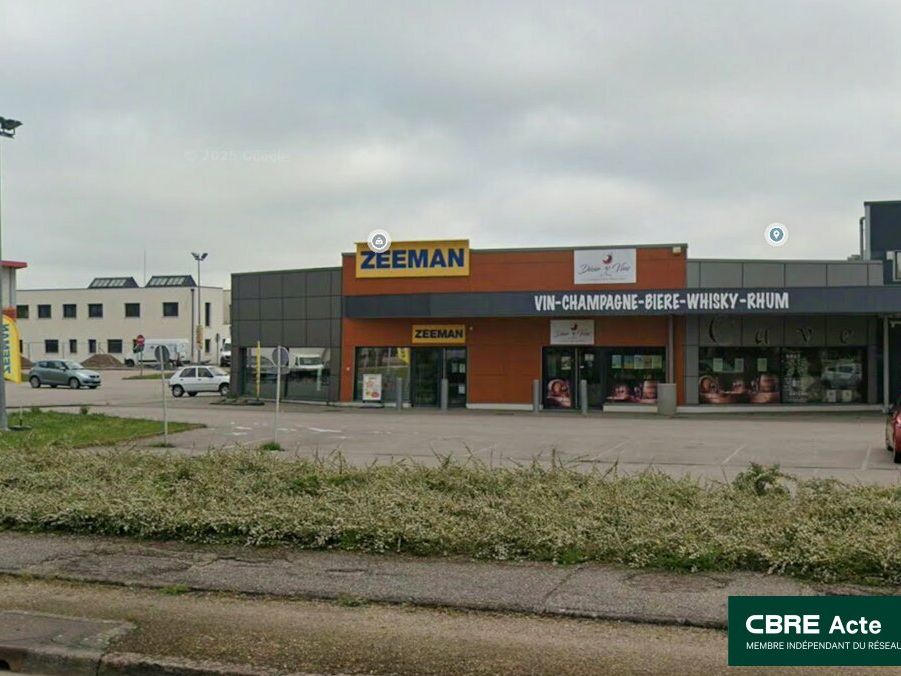 Location local commercial 302 m² non divisibles