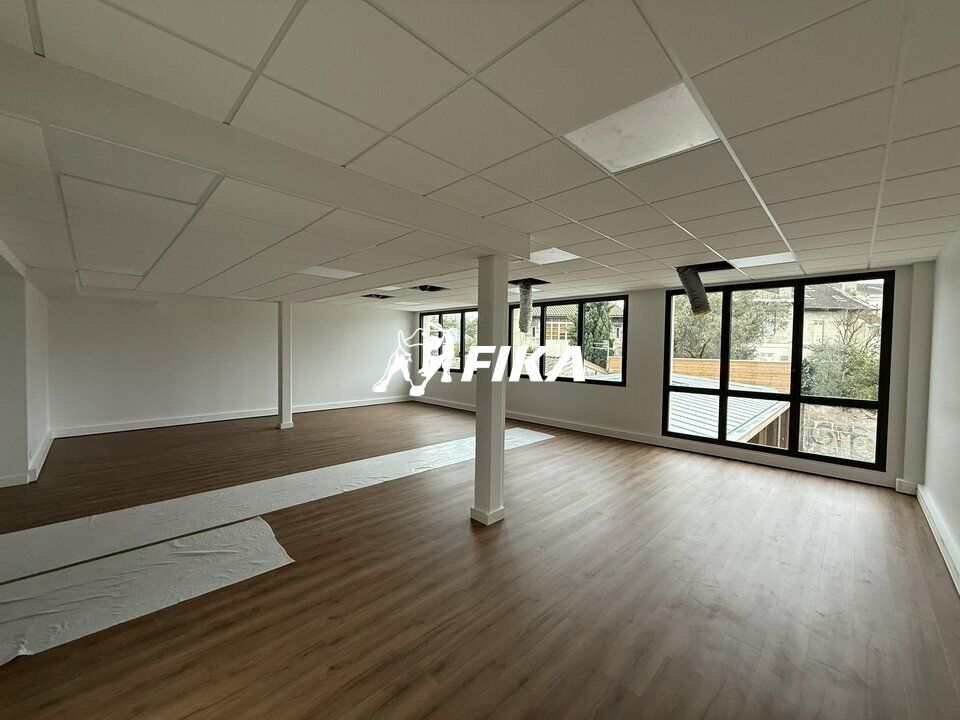 Location bureaux 305 m² divisibles à partir de 113 m²