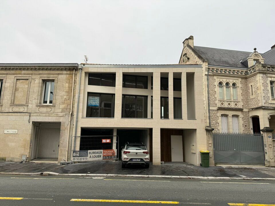 BUREAUX - A LOUER - 305 m² - (33800) BORDEAUX