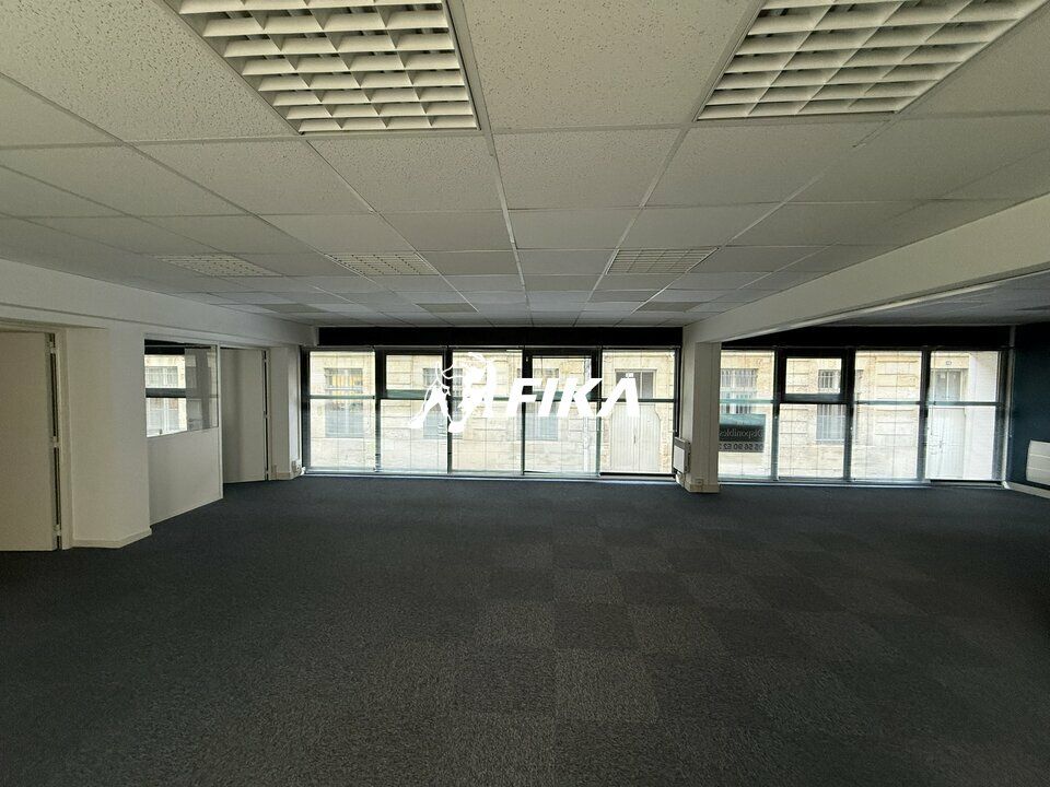 BUREAUX - A LOUER -117 m² - (33000) BORDEAUX