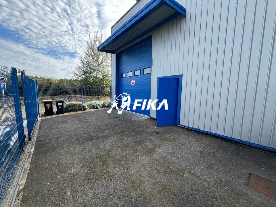 Location local d''activites 251.95 m² non divisibles