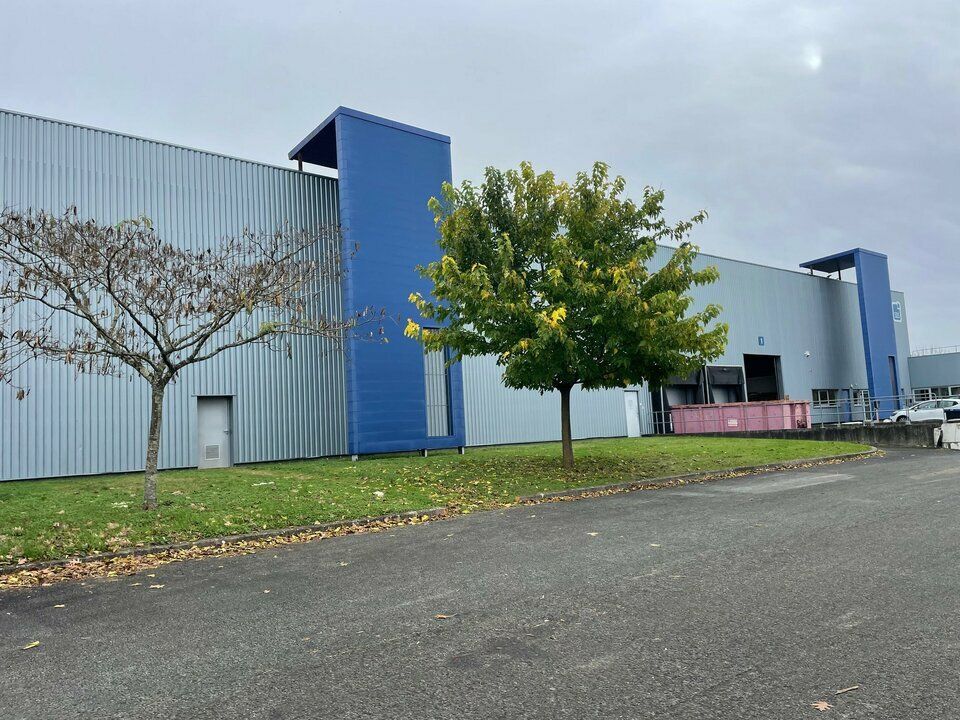 Location local 6224 m² non divisibles