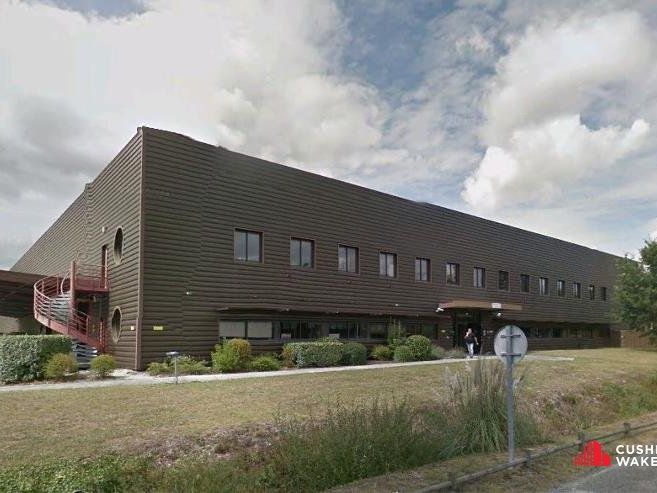 Location local 8927 m² divisibles à partir de 4420 m²