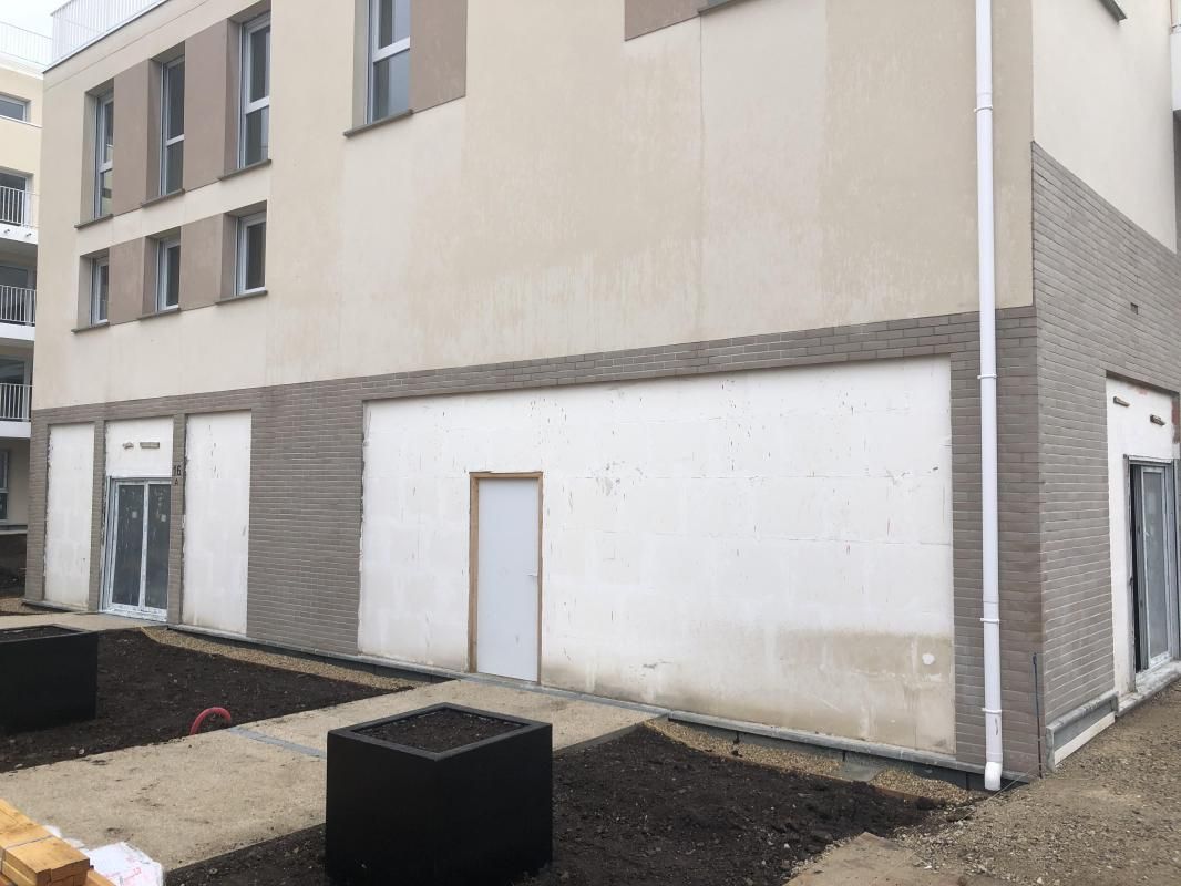 Location local commercial 137 m² non divisibles