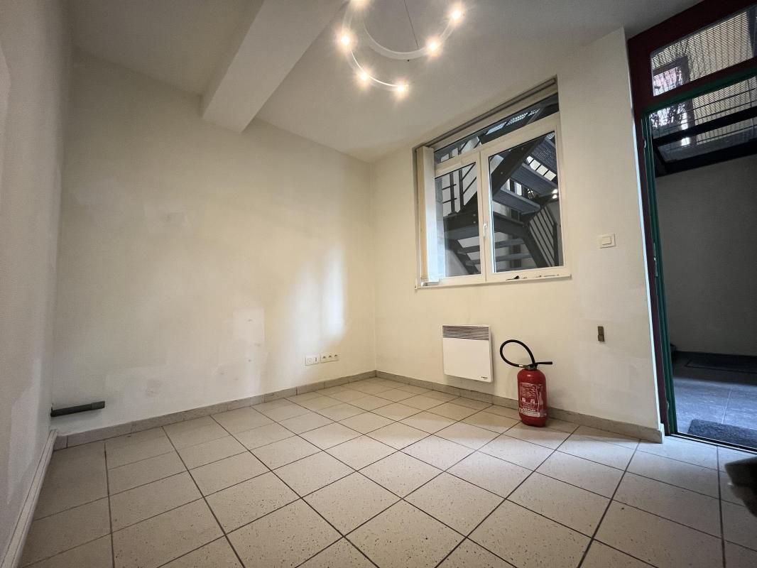 Location local commercial 33 m² non divisibles