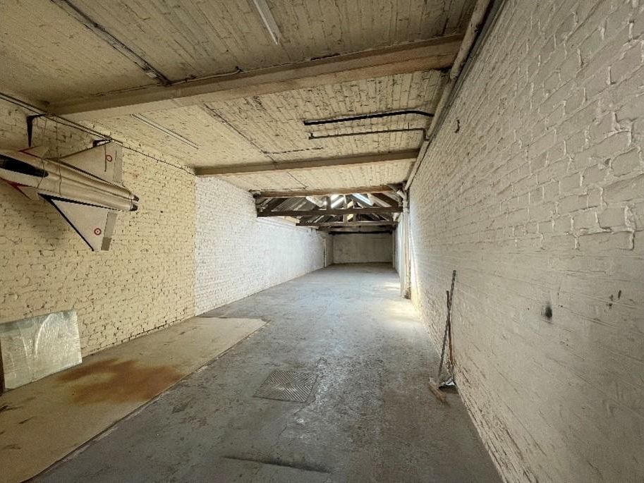 Location entrepôts 100 m² non divisibles