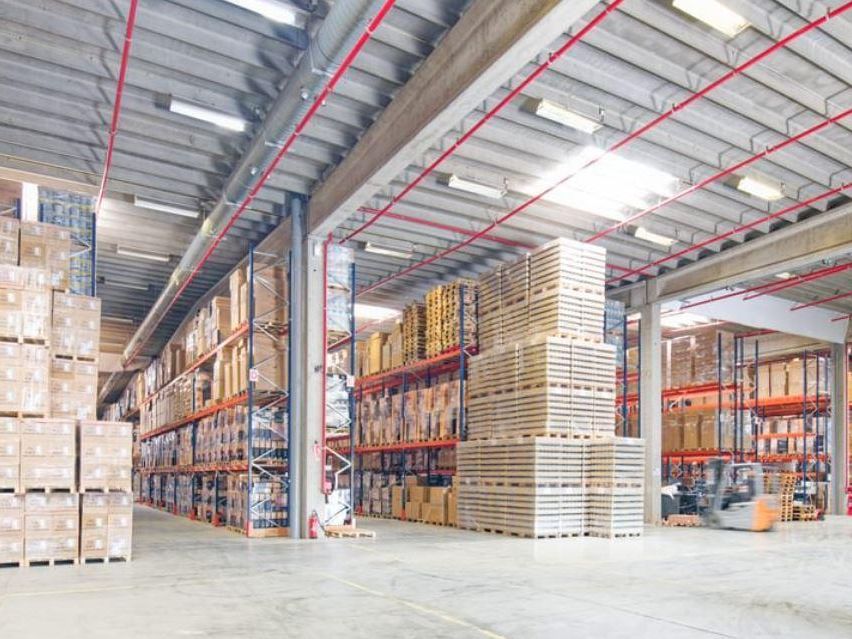 Location entrepôts 7528 m² non divisibles