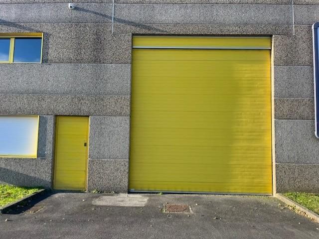 Location entrepôts 720 m² non divisibles