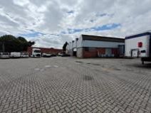 Vente entrepôts 2360 m² non divisibles