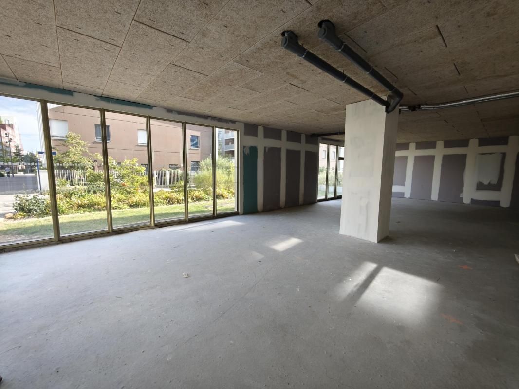 Location local commercial 132 m² non divisibles