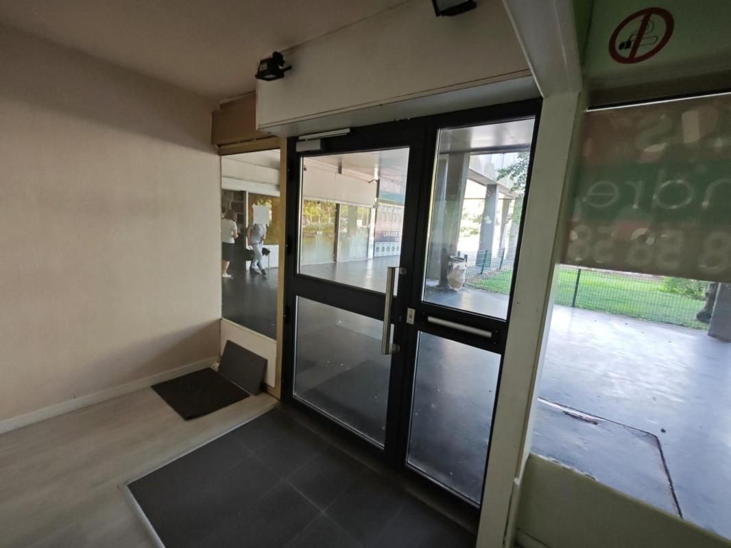 Vente local commercial 62 m² non divisibles