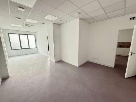 Location local commercial 156 m² non divisibles