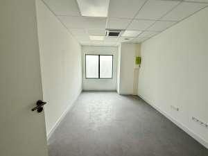 Location local commercial 156 m² non divisibles