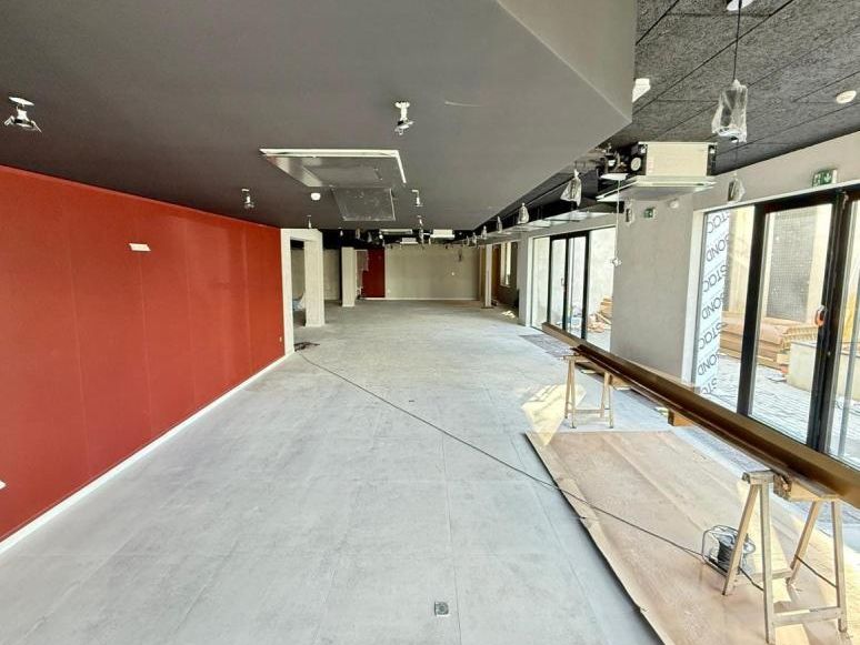 Location local commercial 554 m² non divisibles