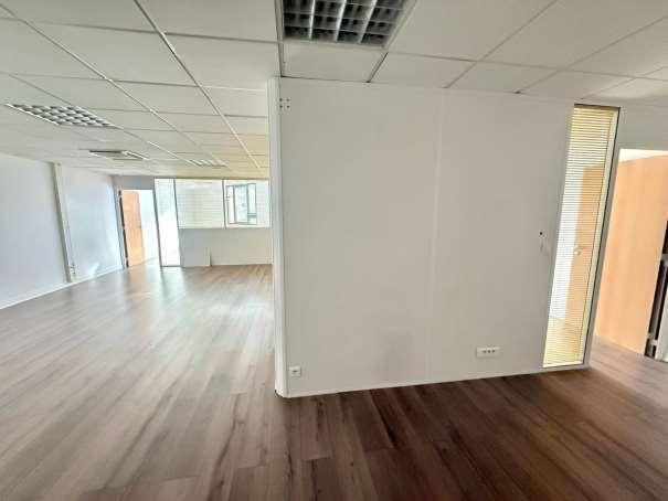 Location bureaux 78 m² non divisibles
