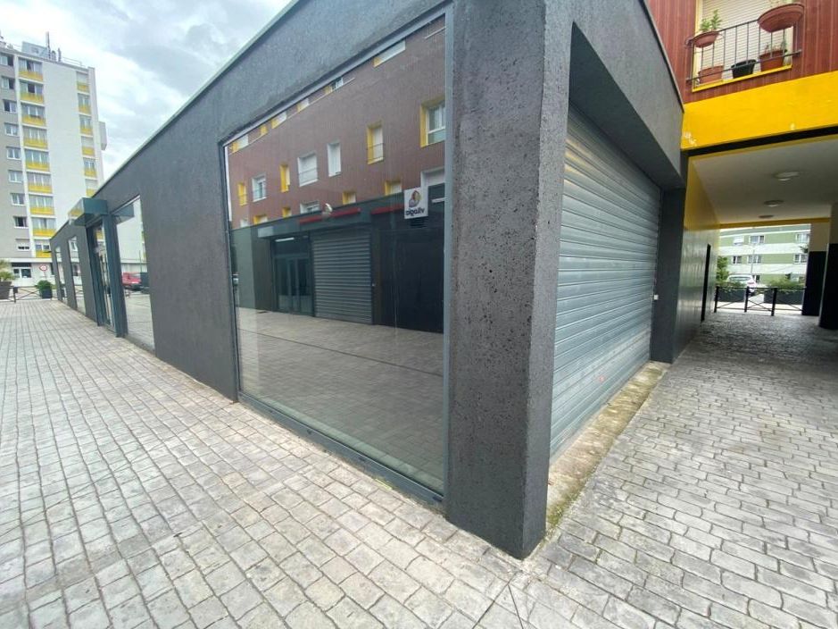 Location local commercial 213 m² non divisibles