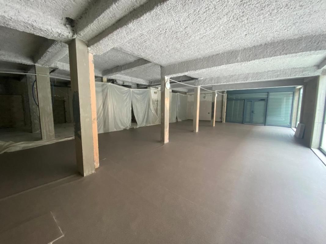 Location local commercial 213 m² non divisibles