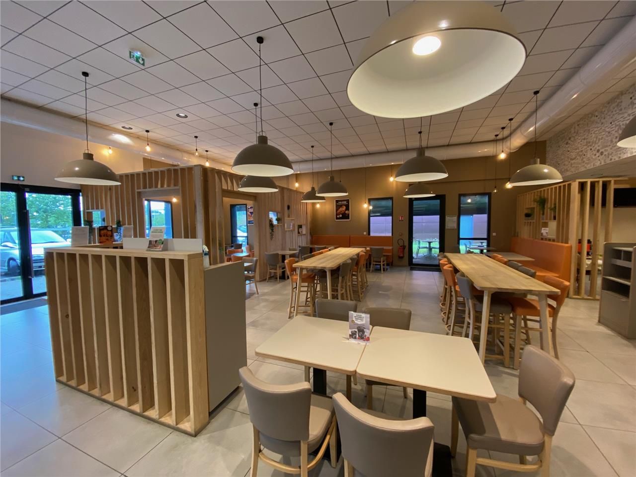 Location local commercial 345 m² à Le Pian-Médoc