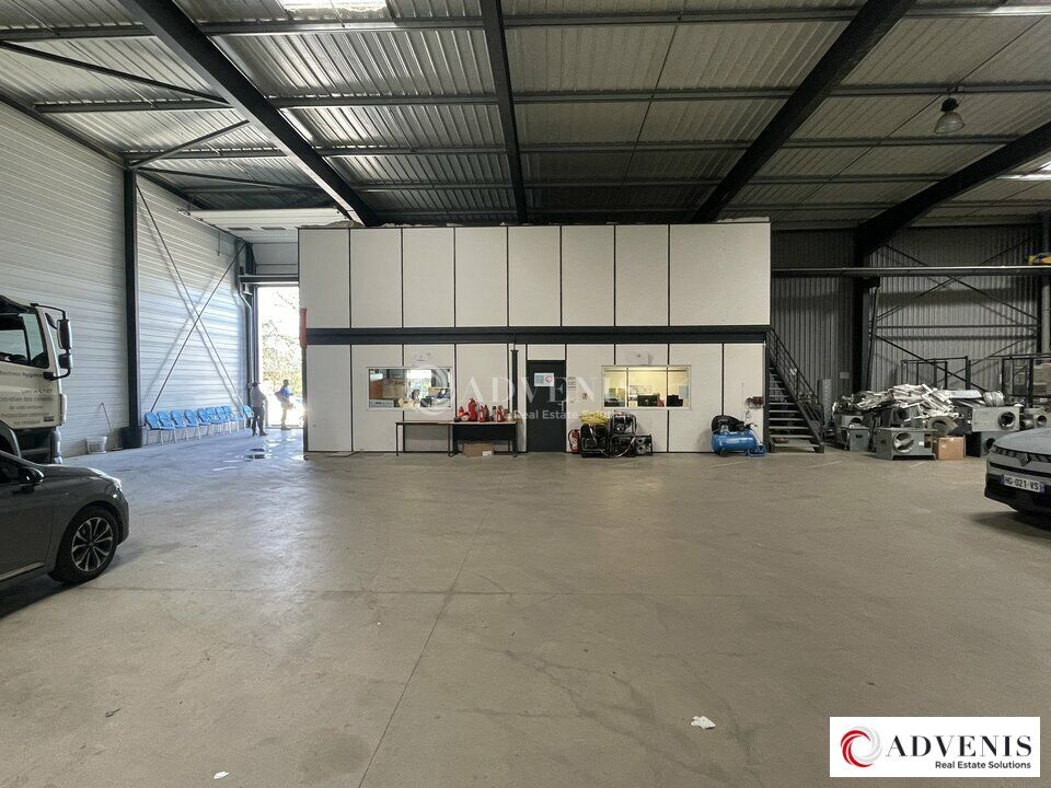 A LOUER -  BATIMENT D'ACTIVITE DE 1 127 M² - PROCHE ROCADE