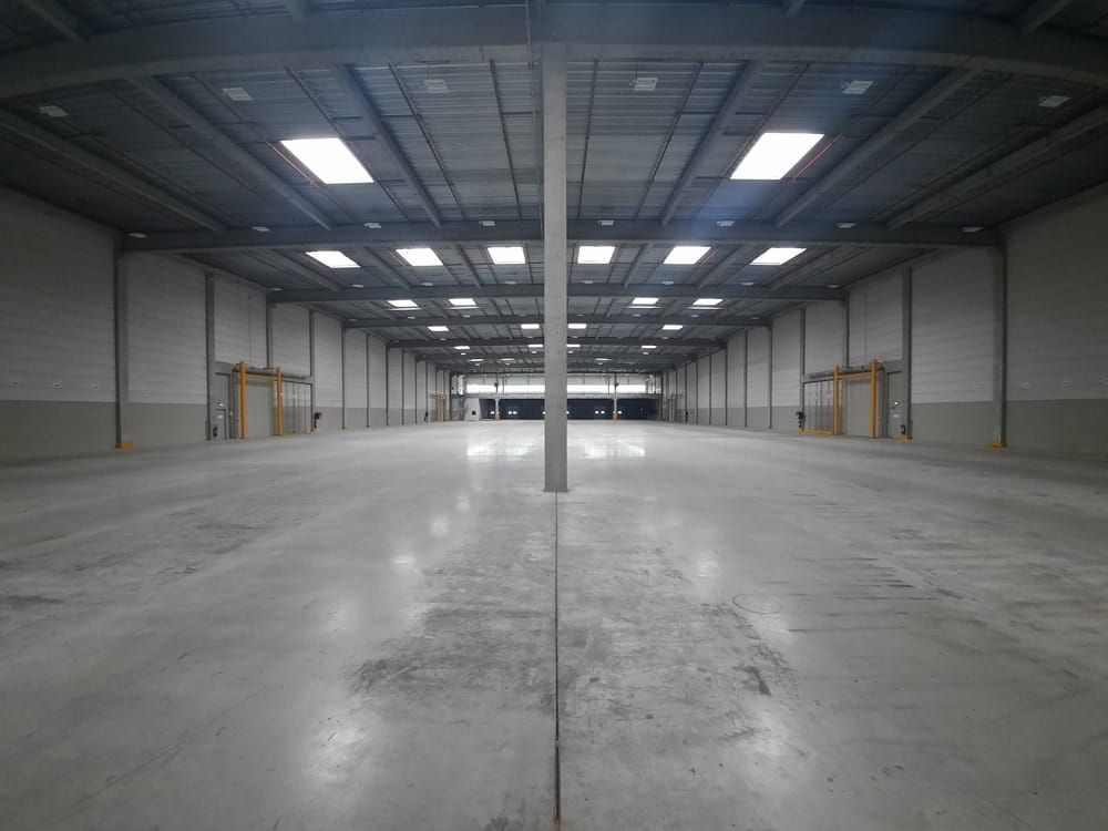 Location entrepôts 13350 m² divisibles à partir de 2442 m²