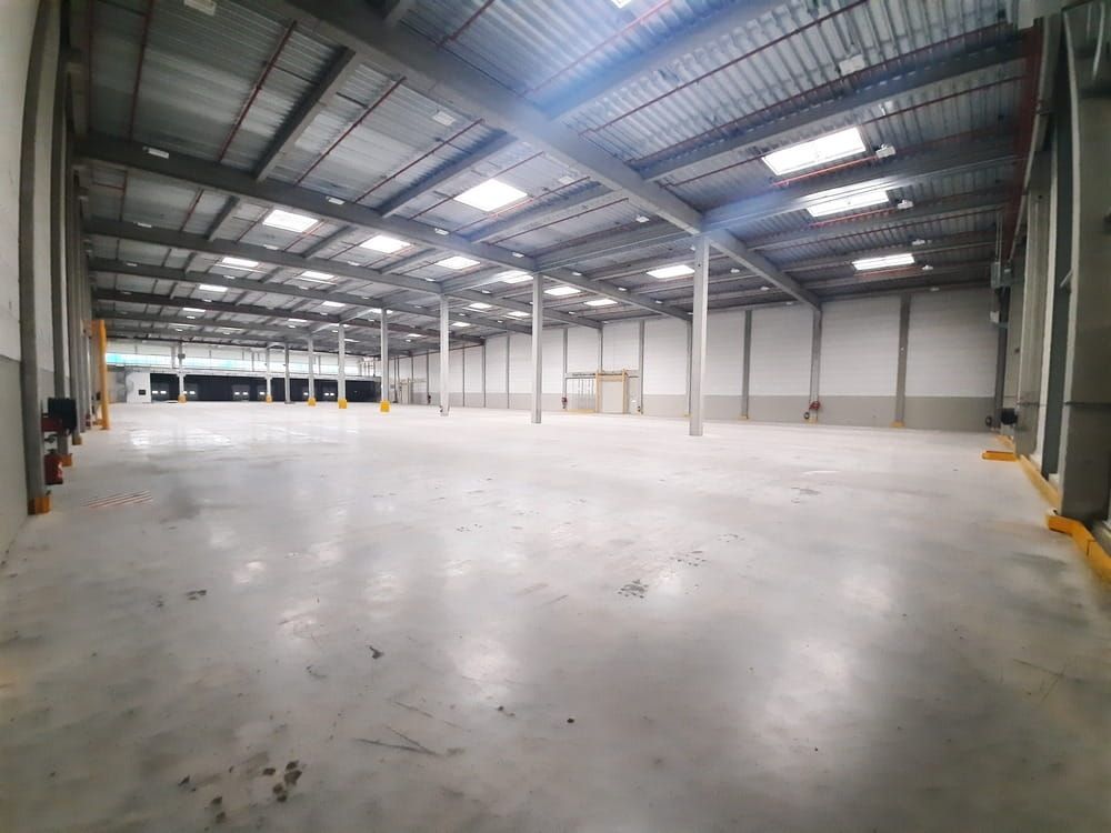 Location entrepôts 13350 m² divisibles à partir de 2442 m²