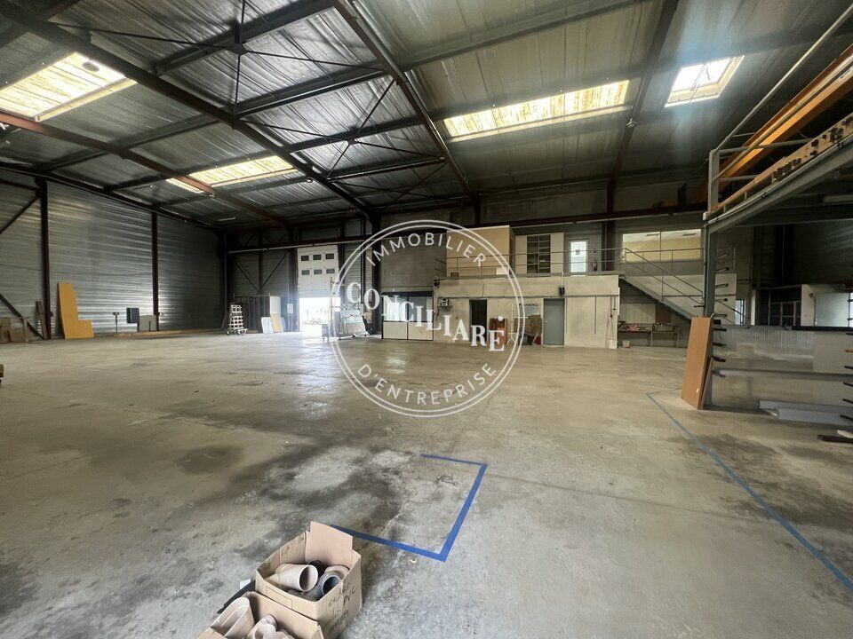 Vente local d''activites 1250 m² non divisibles