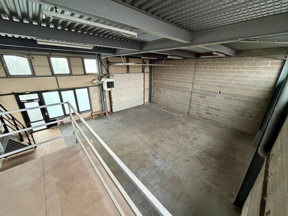 Location local d''activites 237 m² non divisibles