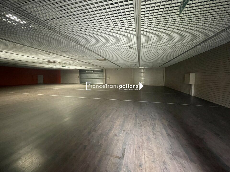 A LOUER LOCAL COMMERCIAL 600 M² CAUSSADE 