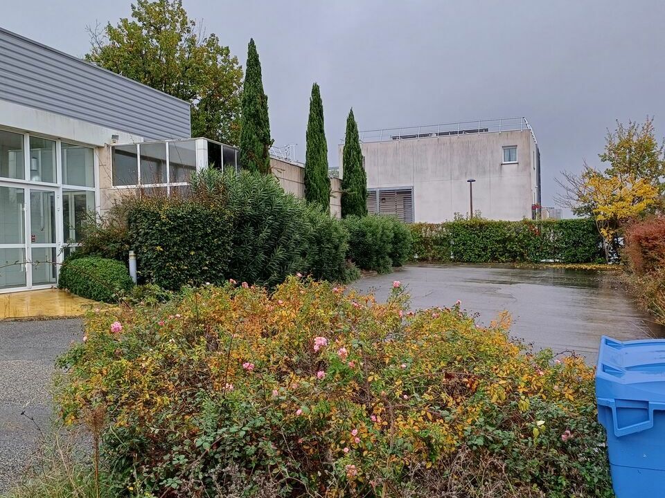 Location local d''activites 808 m² non divisibles