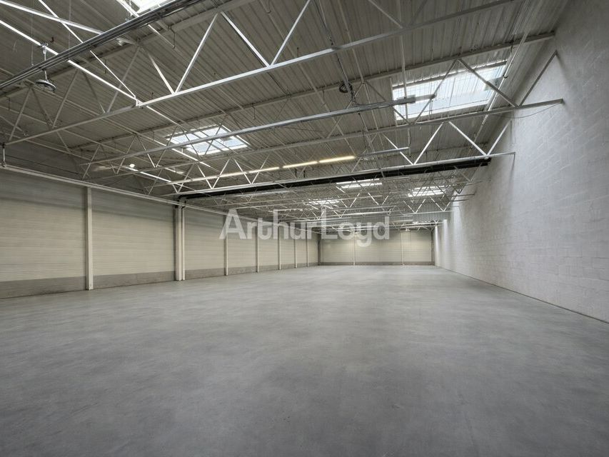 Location local commercial 1427 m² non divisibles
