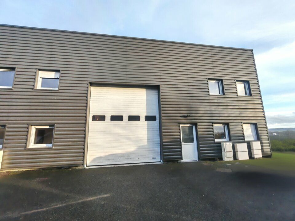 A Louer - Local d'activité avec bureaux de 360m2 - CITÉ AUTOMOBILE CROIX BLANDIN