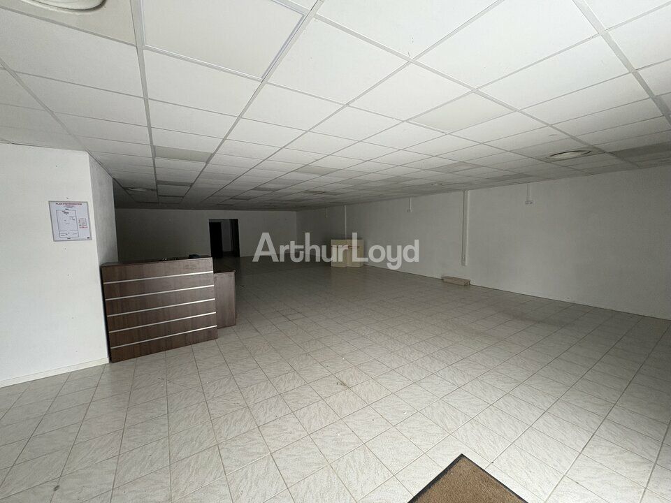 Location local commercial 189 m² non divisibles