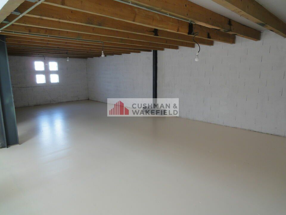 NIMES - LOCAUX D'ACTIVITES A LOUER