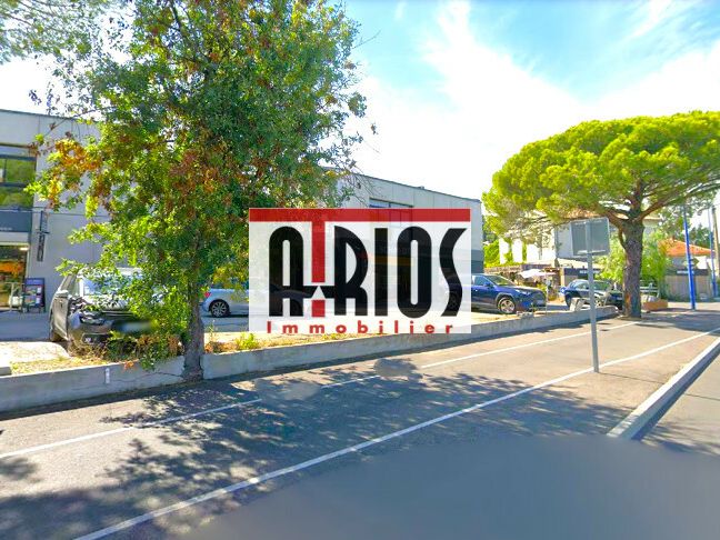 Location entrepôts 155 m² non divisibles