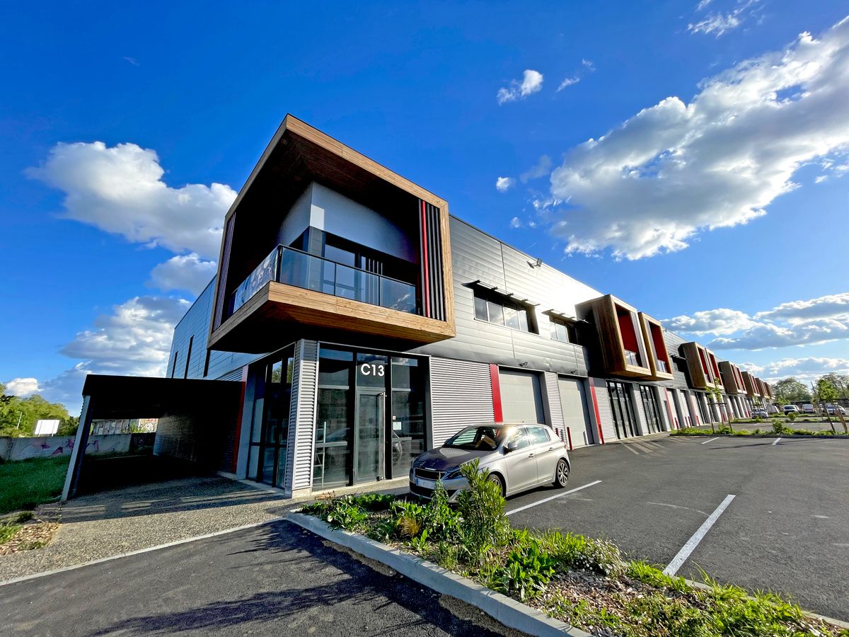 Location local 575.00 m² à FENOUILLET