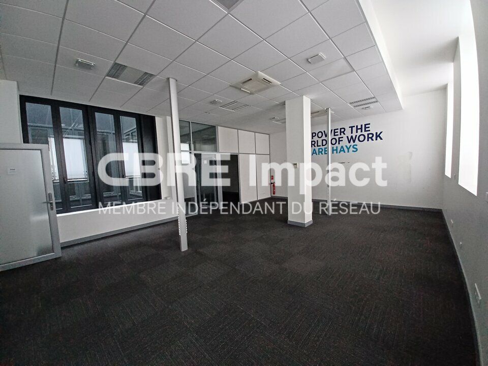 Location bureaux 131 m² non divisibles