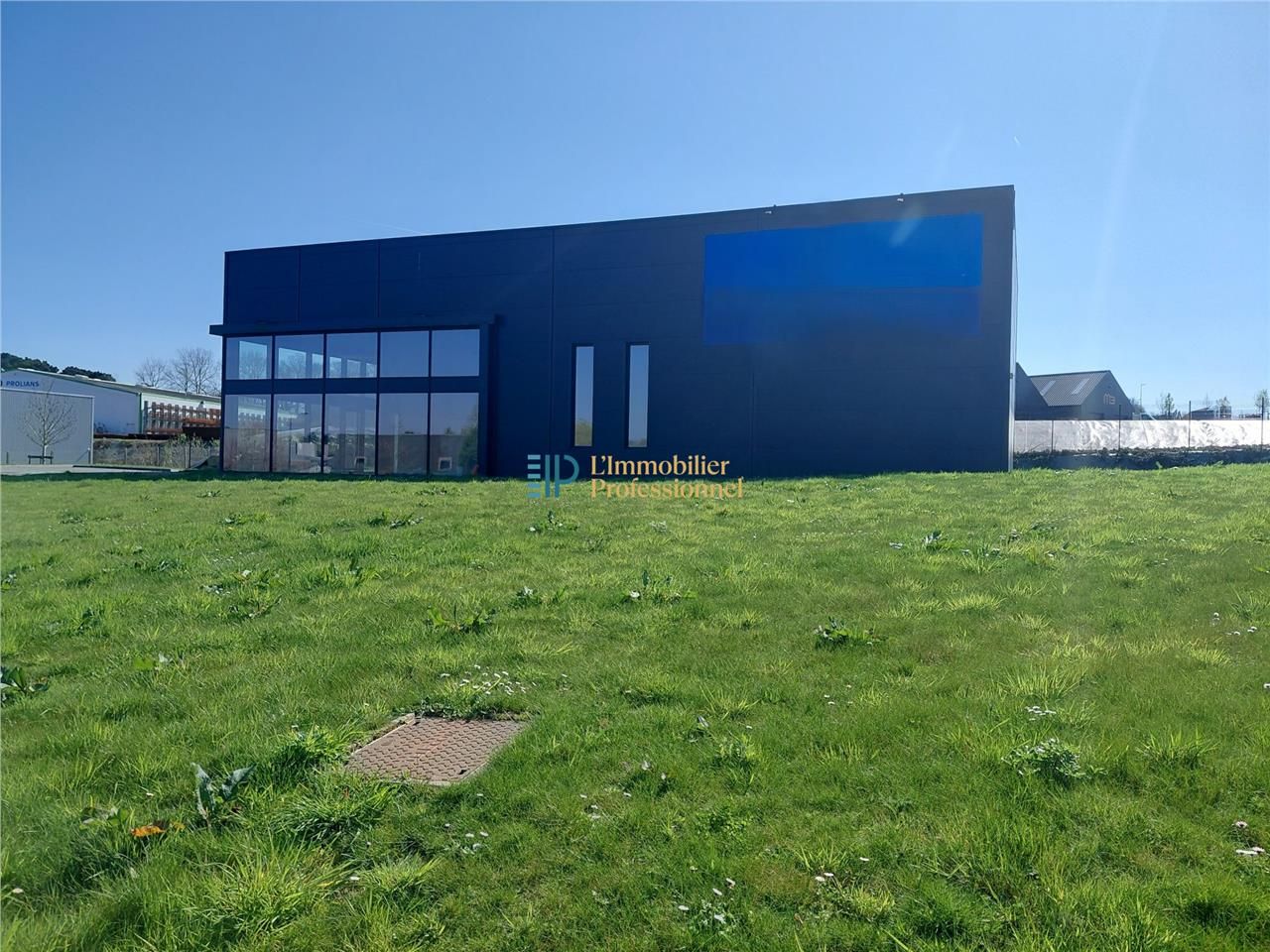 Vente local commercial 300 m² à Saint-Martin-des-Champs
