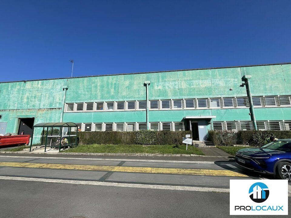 Location local d''activites 9226 m² non divisibles