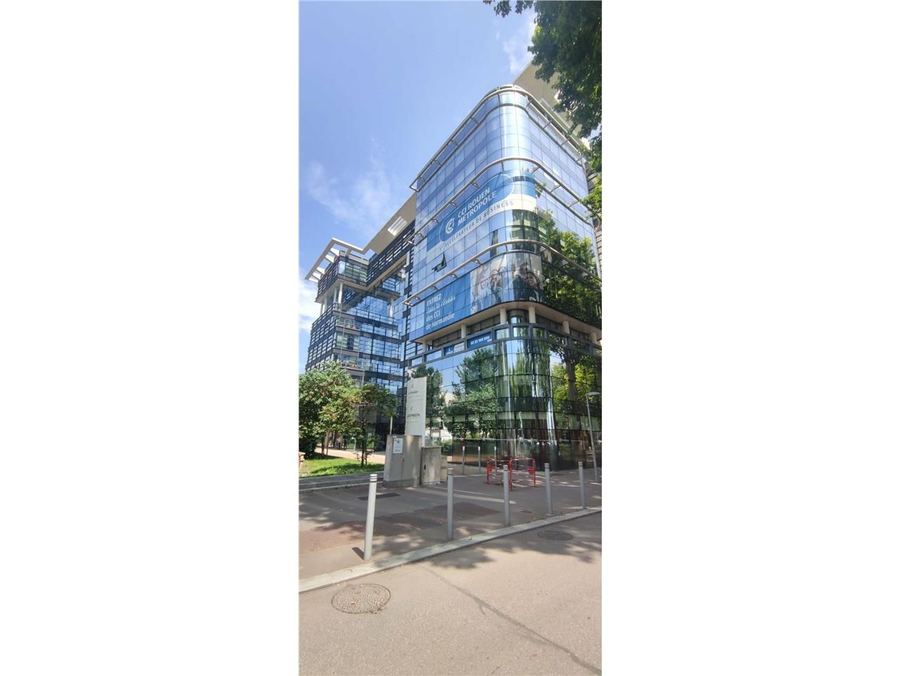 Location bureaux 899.83 m² divisibles à partir de 73.17 m²