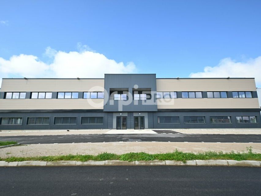 Location local d''activites 3328 m² divisibles à partir de 1664 m²