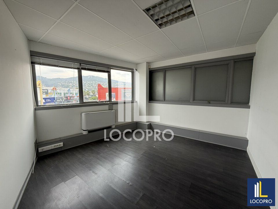 Location bureaux 128 m² non divisibles
